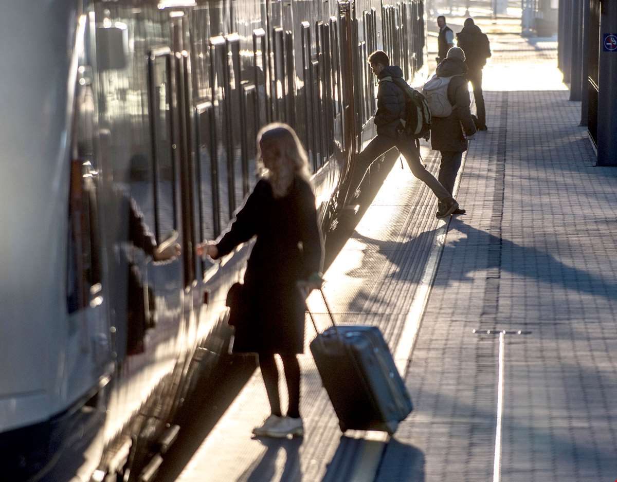 Passasjerer på Oslo S. Foto: Rune Fossum