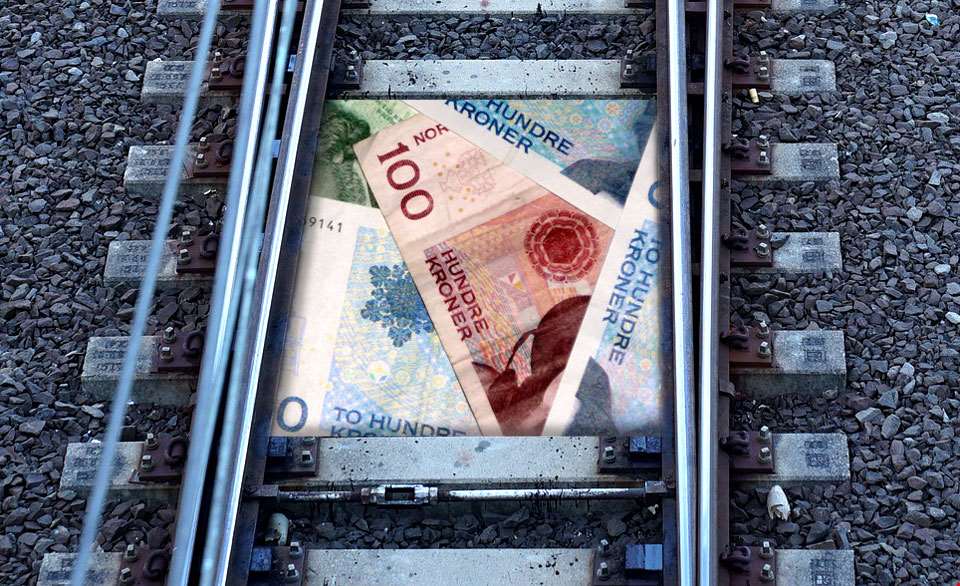 Illustrasjon av jernbanespor med penger i sporet.