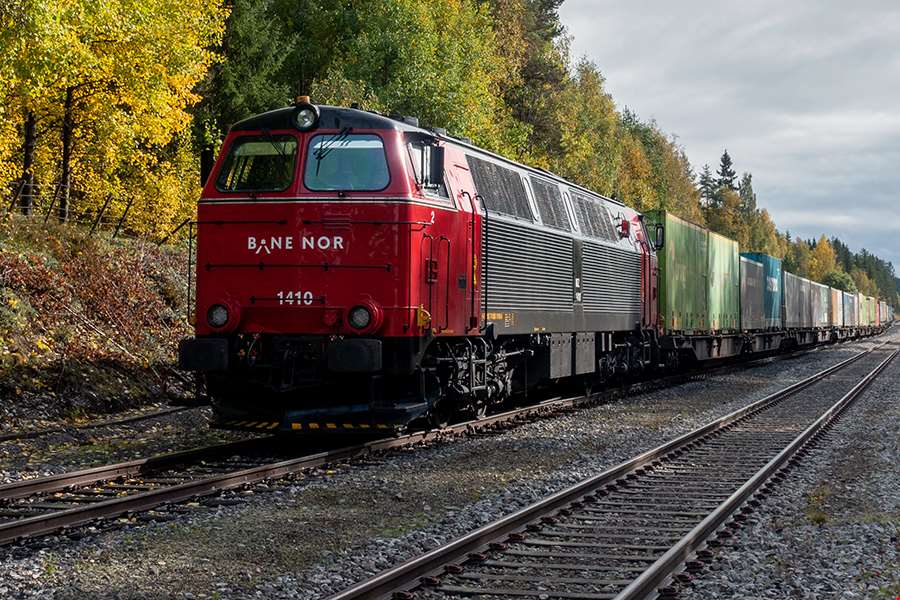 Godstog med Bane NOR-lokomotiv i Østerdalen. Foto: Rune Fossum