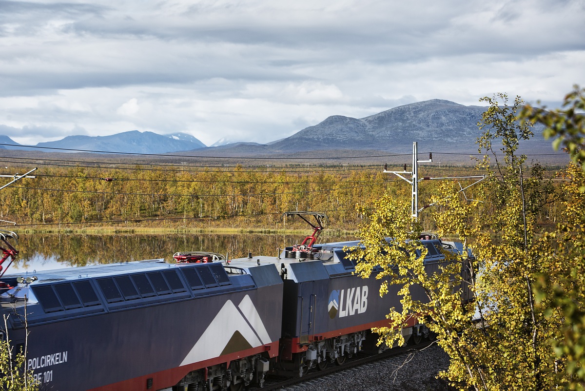 LKAB transporterer jernmalm mellom Kiruna og Narvik .