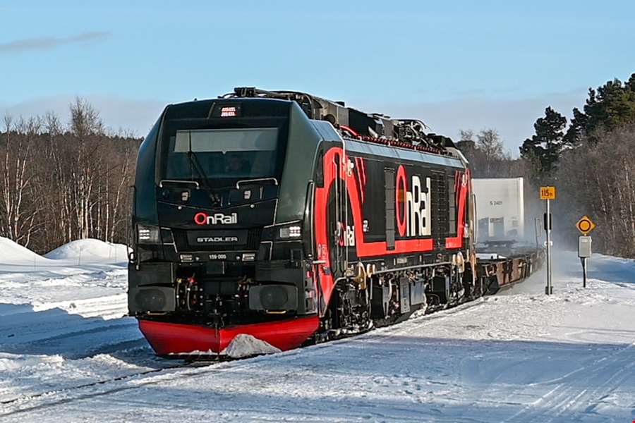 Godstog fra Onrail AS i vinterlandskap. Foto: Rune Fossum