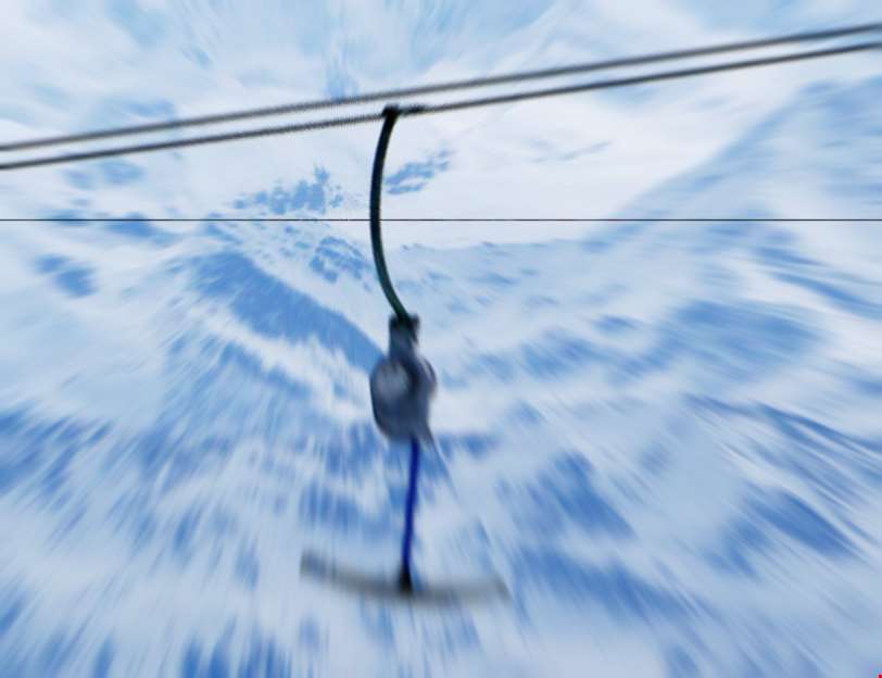 Skitrekk med zoom-virkning og fjell i bakgrunnen.