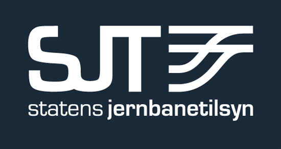 SJT-logo-NOR-hvit-mork-blaa-bakgrunn.png